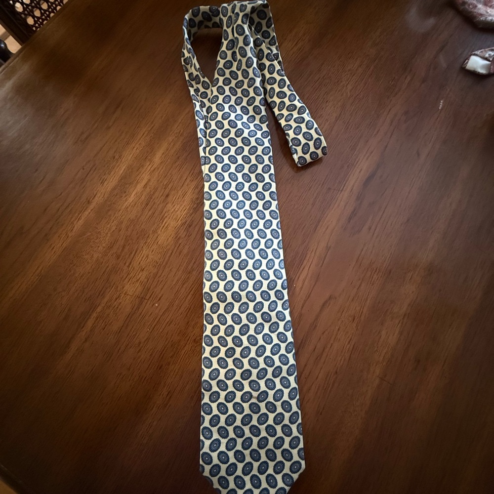Classic Men's Patterned Silk Tie in Ivory and Navy